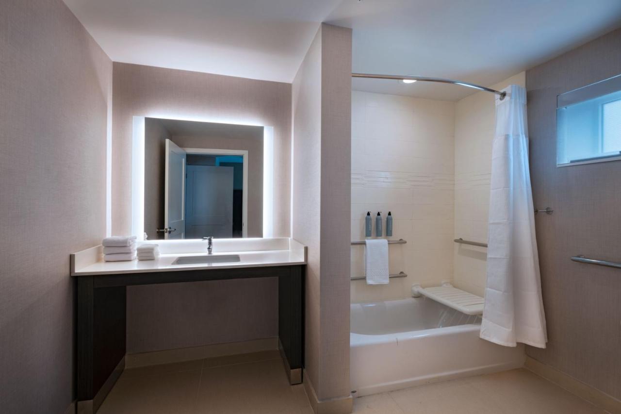 Residence Inn New Brunswick Tower Center Blvd. Ист-Брунсвик Экстерьер фото